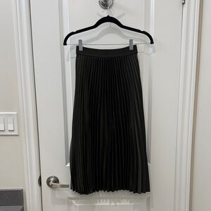 H&M Dark Olive Green Midi Pleated Skirt